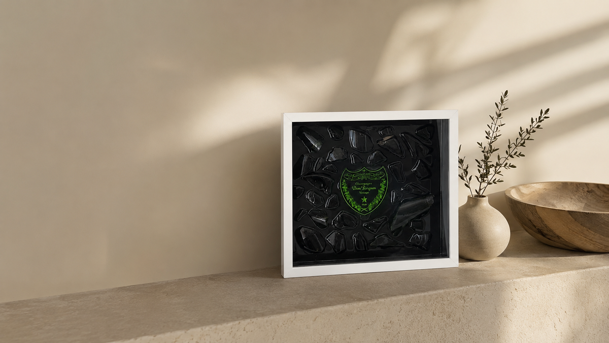 INTACT — pièce murale en éclats de verre